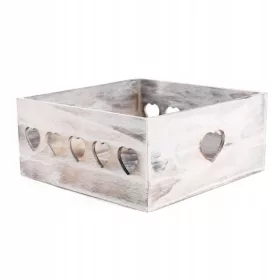    ДЪРВЕНА КУТИЯ С ДЕКОРАЦИЯ СЪРЦА 20х20х10