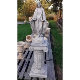    Бетонна свещена фигура на Дева Мария