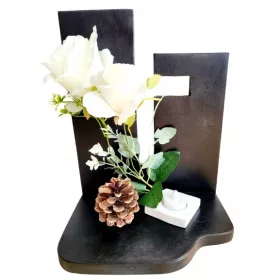   Дървен кръст за гроб с рози и лампа - Персонализиран и уникален