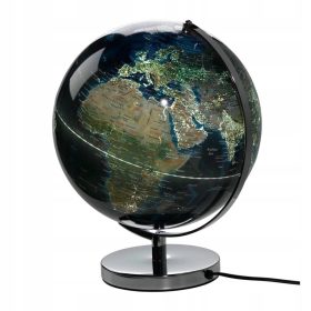    Глобус, осветен от светлините на града