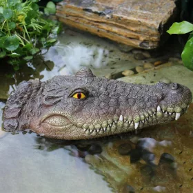    Плаваща глава на крокодил, глава на алигатор