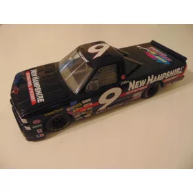    RACING CHAMPIONS 1996 JOE BESSEY #9 CHEVY C-1500 NEW HAMPSHIRE NASCAR 1:18