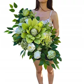   Елегантен и устойчив искуствен венец за гроб с магнолии и рози